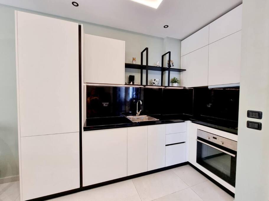 Vacation Home Near The Sea ดูร์เรส ภายนอก รูปภาพ
